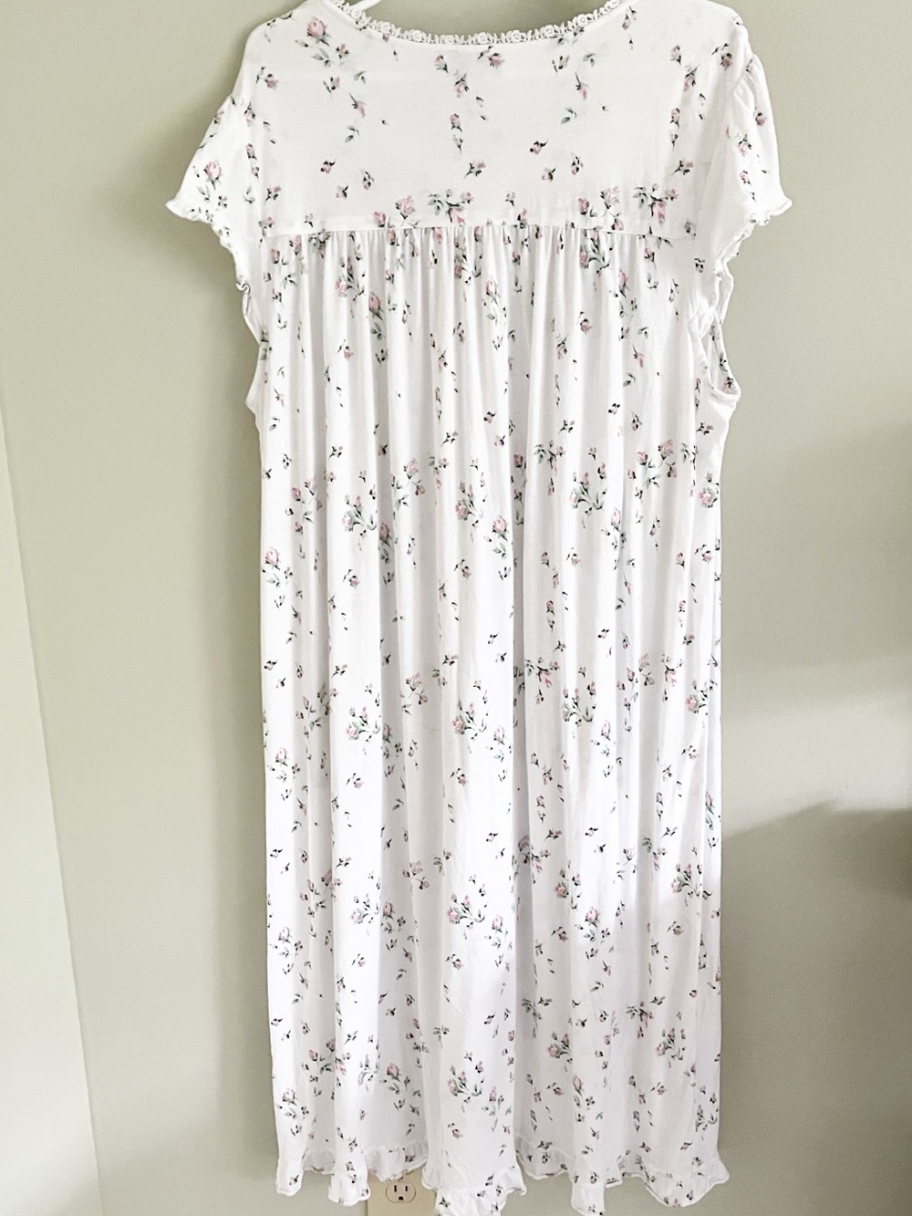 Eileen West long rosebud print cap sleeve nightgown - Picture 8 of 14